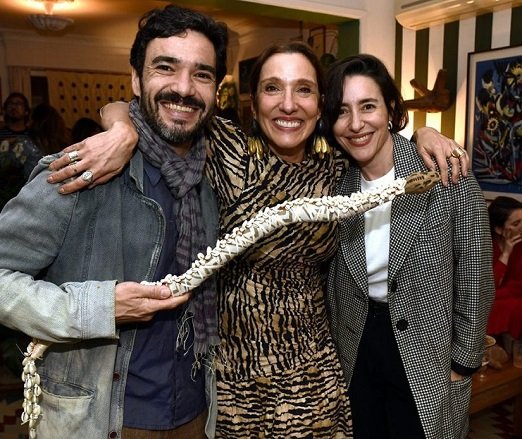 Isabela Capeto com o casal Caio Blat e Fabiana Comparato